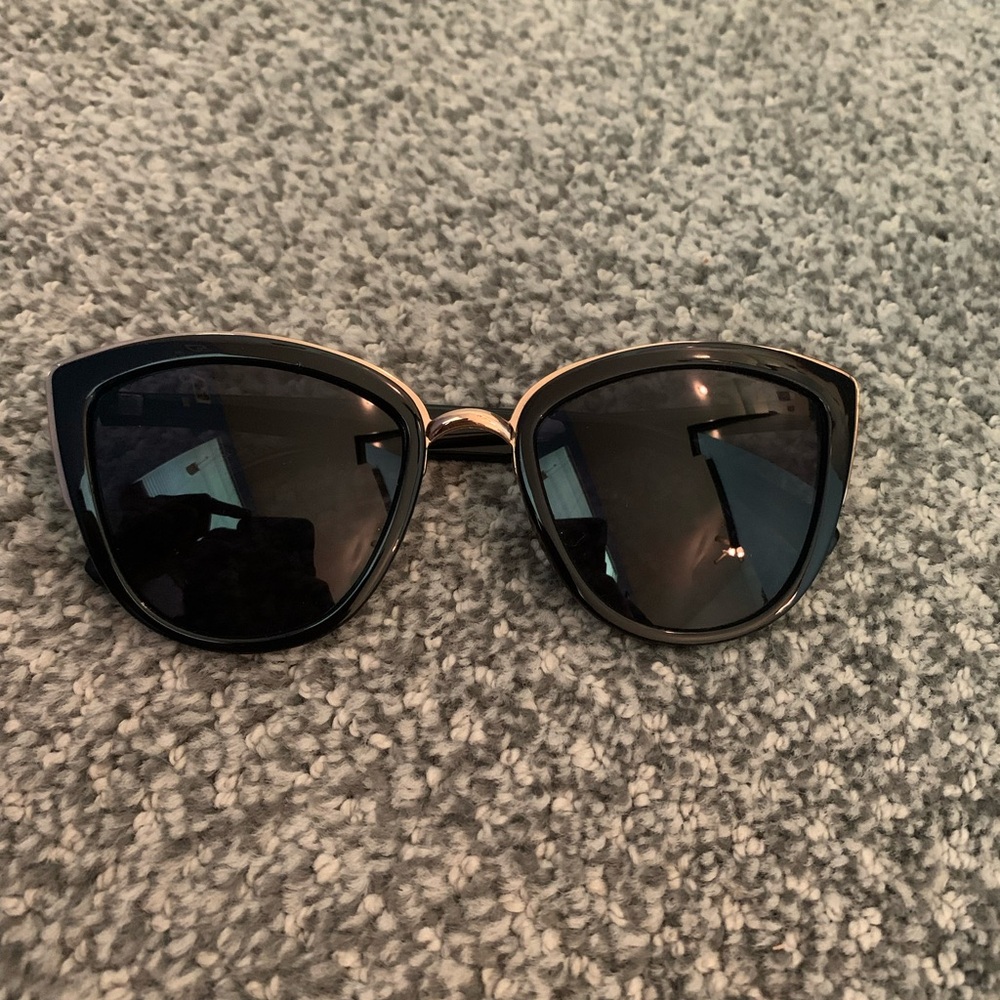 Hot Topic Black Classic Sunglasses with Matte Finish